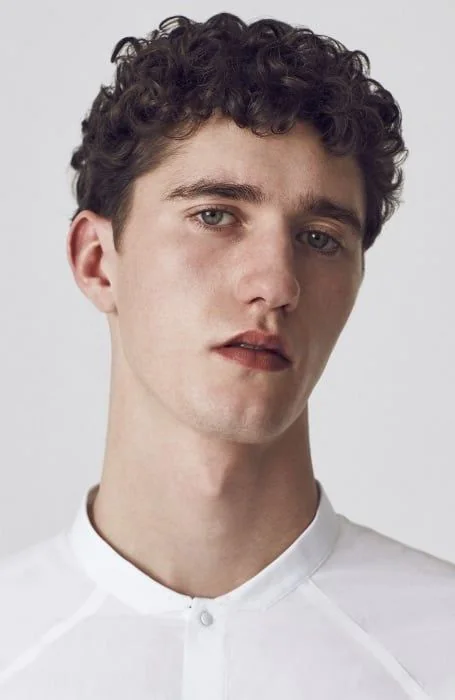 34 Natural Curly Hairstyles for Men That Look Effortless and Stylish in 2025