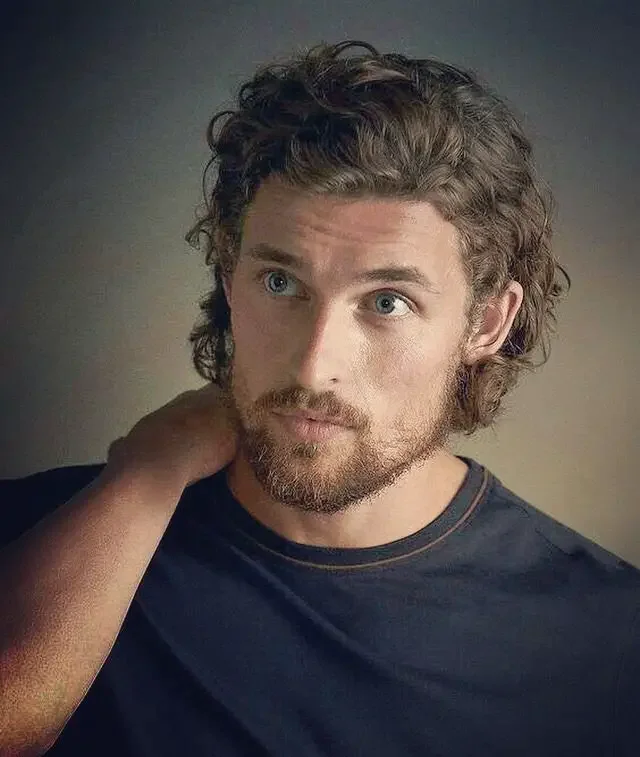 34 Natural Curly Hairstyles for Men That Look Effortless and Stylish in 2025
