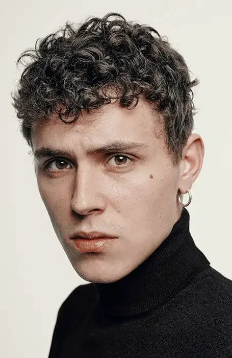 34 Natural Curly Hairstyles for Men That Look Effortless and Stylish in 2025