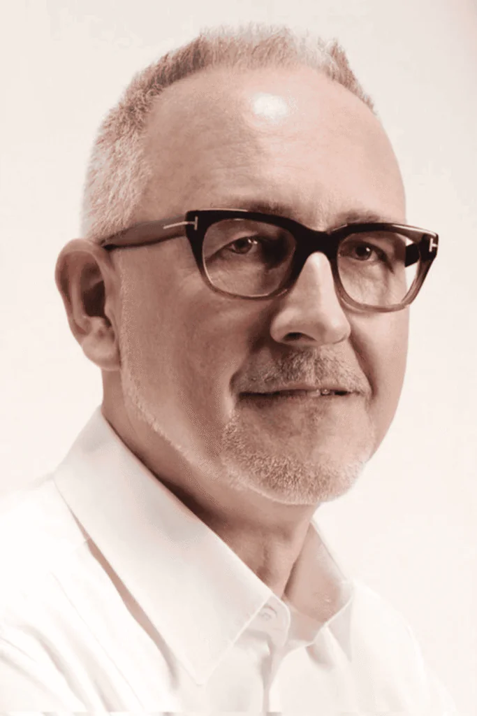 30 Hairstyles for Older Men with Thin Hair That Look Fresh and Modern